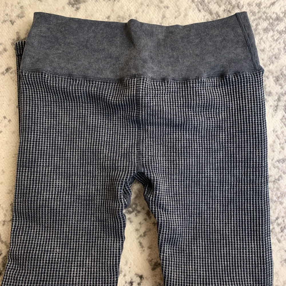 FOREVER 21 Activewear Textured High Rise Leggings - V Front Size L NWT - Picture 7 of 7